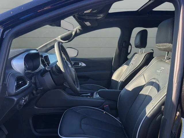2026 Chrysler Pacifica Limited - Photo 11