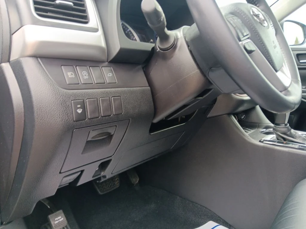 Used 2019 Shoreline Blue Pearl Toyota XLE image 33