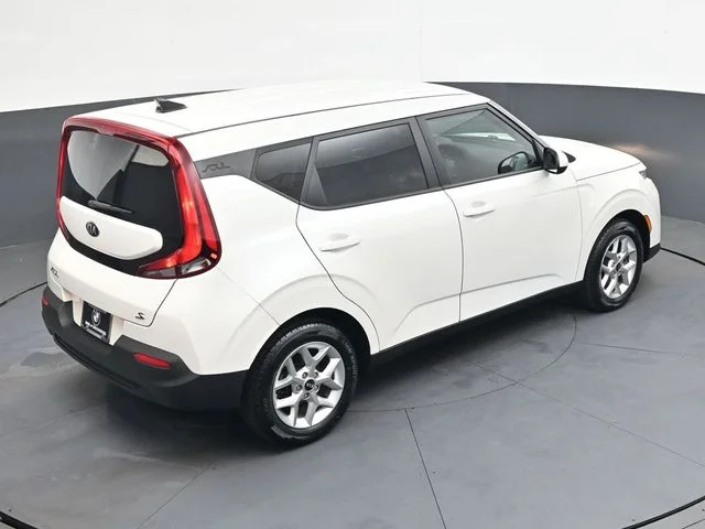 Used 2020 White Kia S image 27