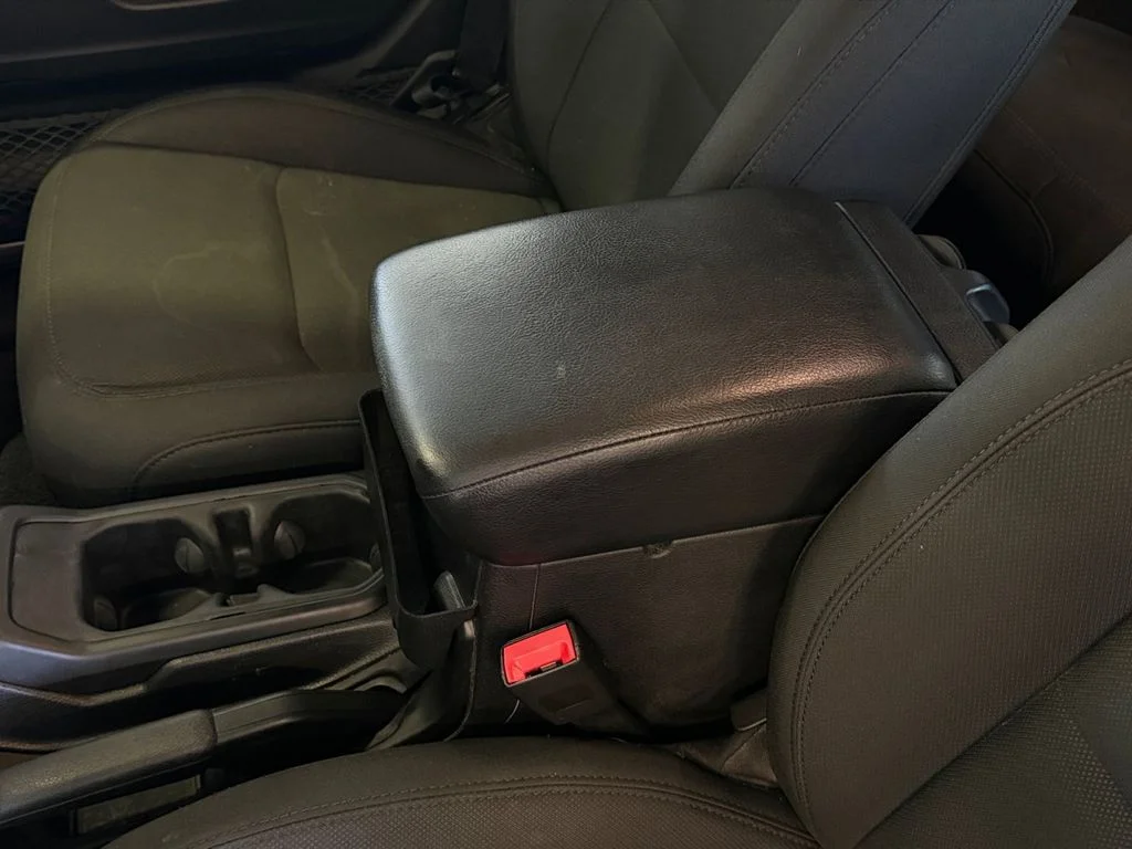 Used 2019 Silver Jeep Unlimited Sport Altitude image 12