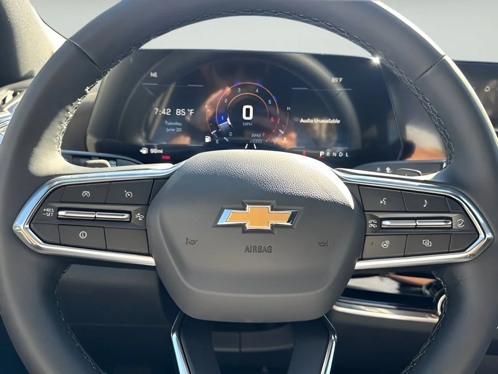 New 2027 Summit White Chevrolet LT image 25