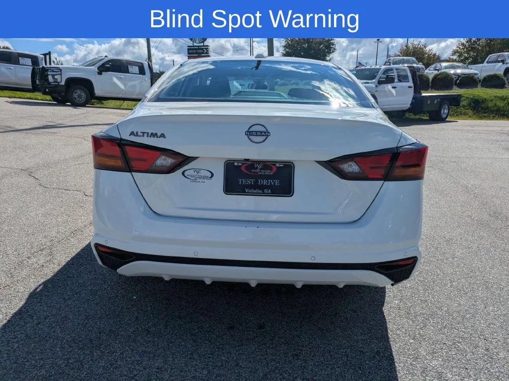 Used 2025 White Nissan 2.5 SV image 5