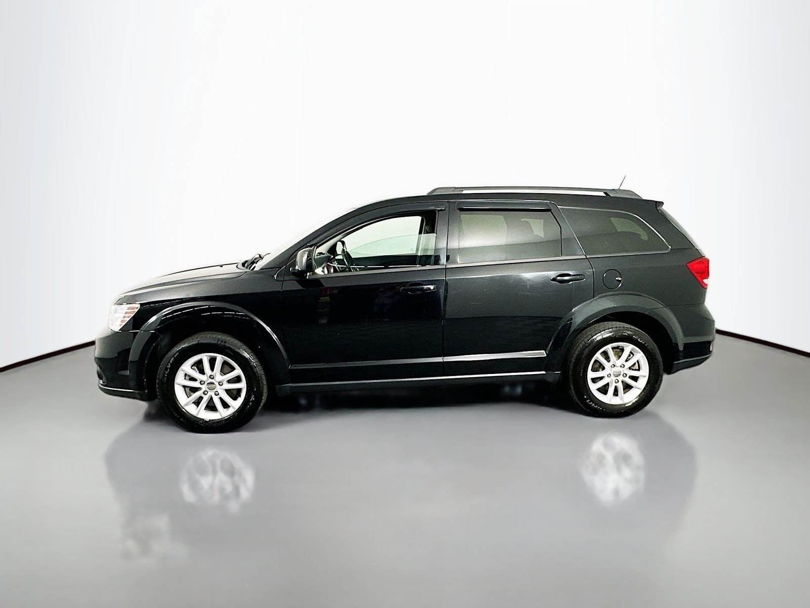 Used 2016 Pitch Black Clearcoat Dodge SXT image 4