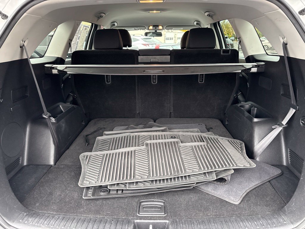 Used 2018 White Kia LX image 33