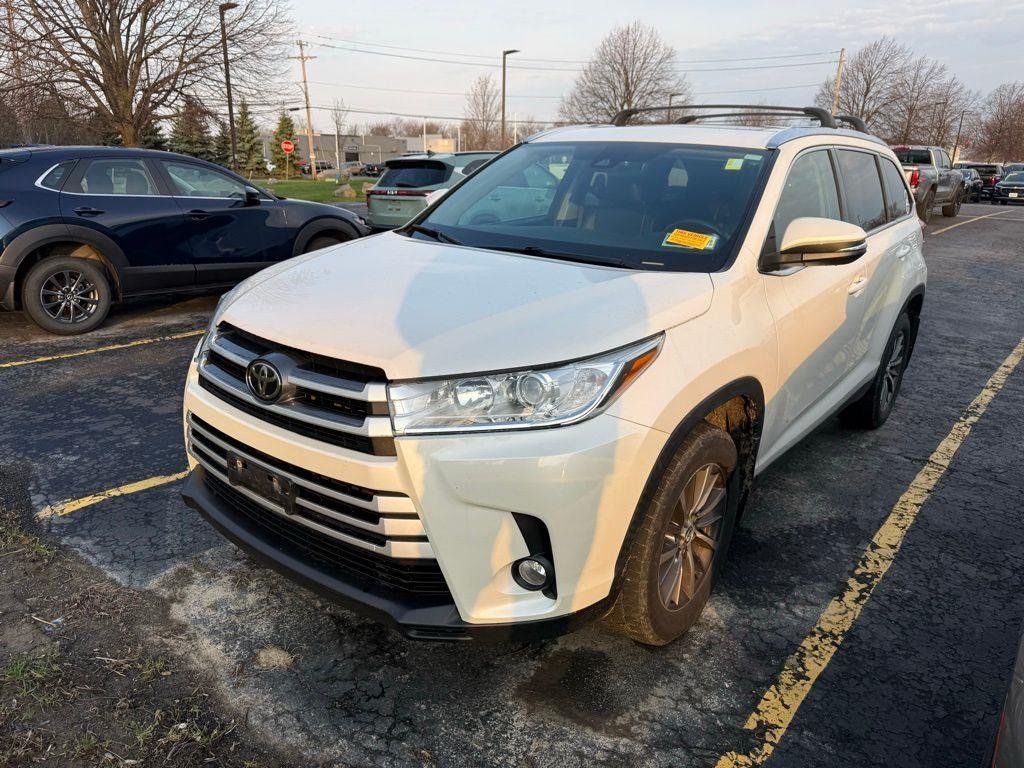 Used 2019 Blizzard Pearl Toyota XLE image 5