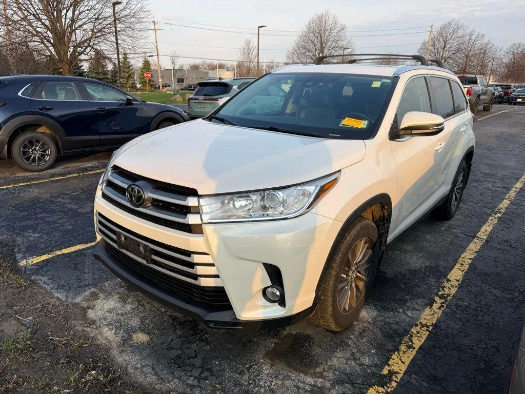 Used 2019 Blizzard Pearl Toyota XLE image 5