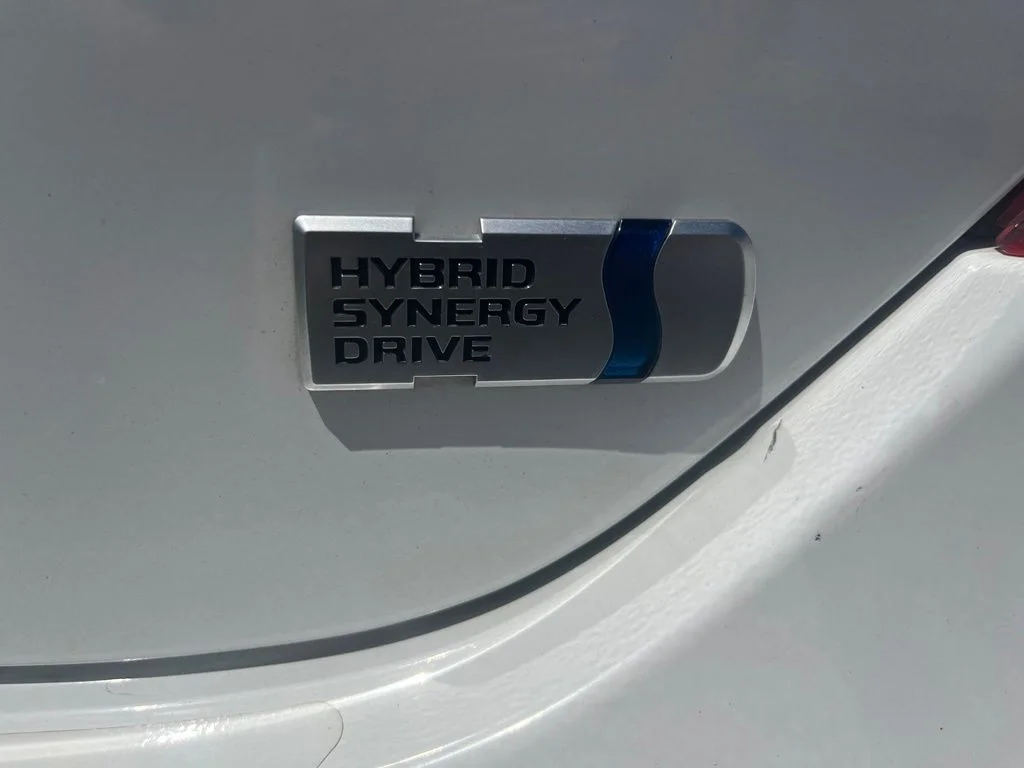 Used 2014 Super White Toyota XLE image 12