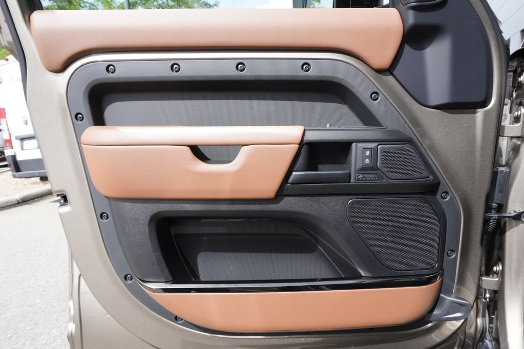 New 2026 Petra Copper LAND ROVER OCTA image 17