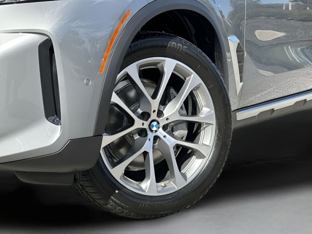 New 2026 Skyscraper Grey Metallic BMW sDrive40i image 14