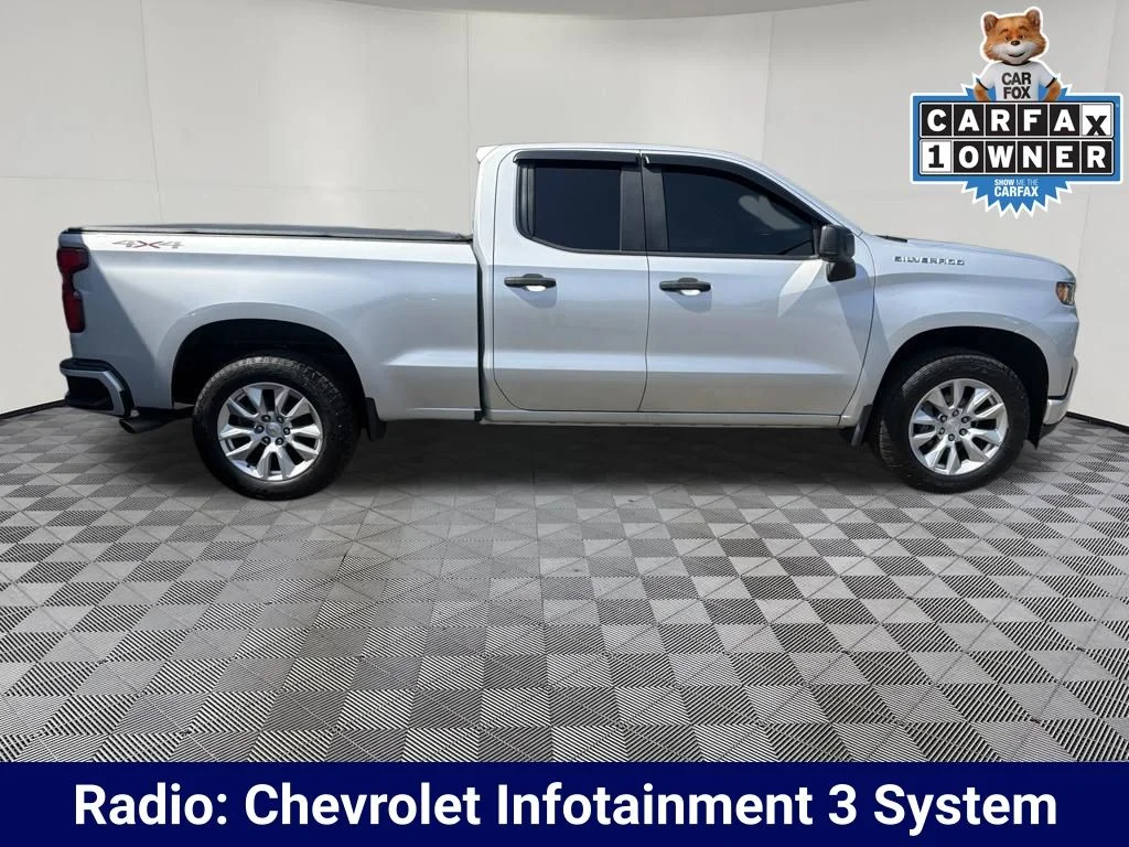Used 2020 Silver Ice Metallic Chevrolet Custom image 8