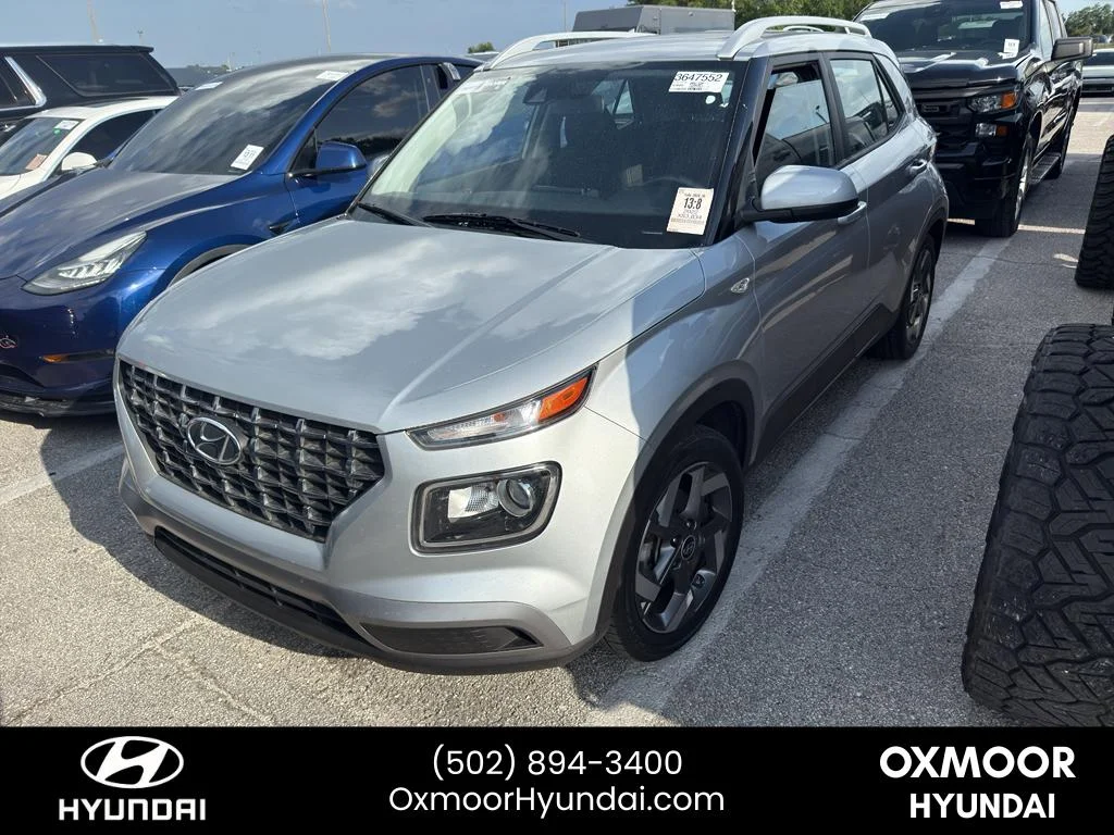 Used 2022 Stellar Silver Hyundai SEL image 1