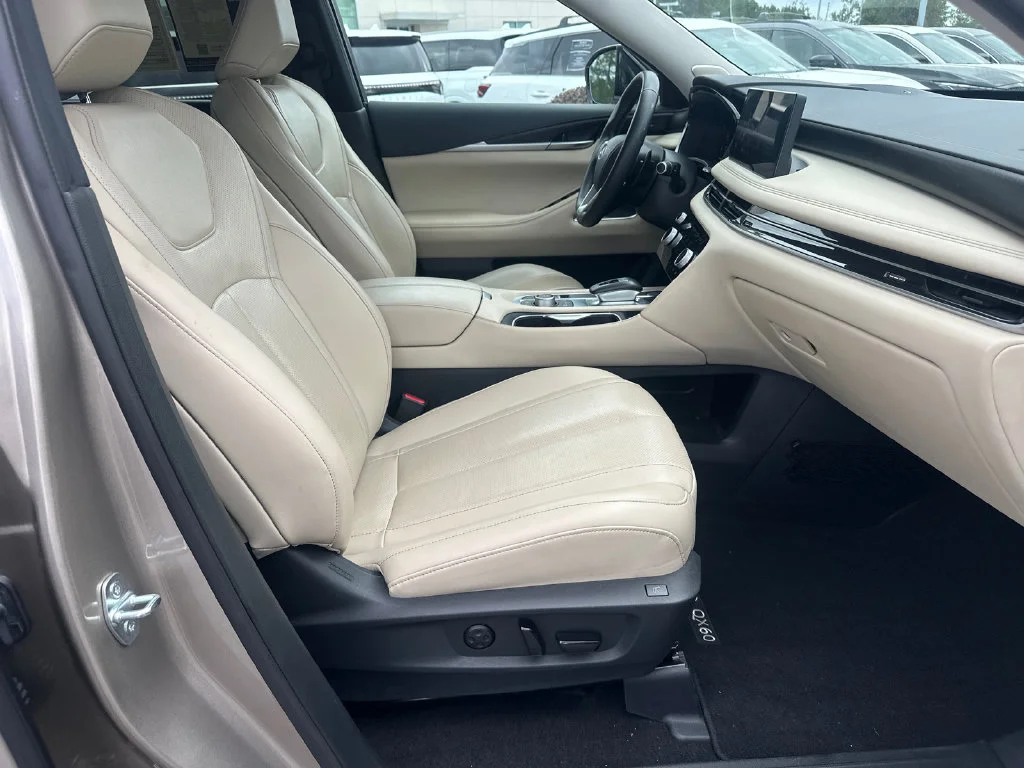 Used 2023 Silver INFINITI Sensory image 11