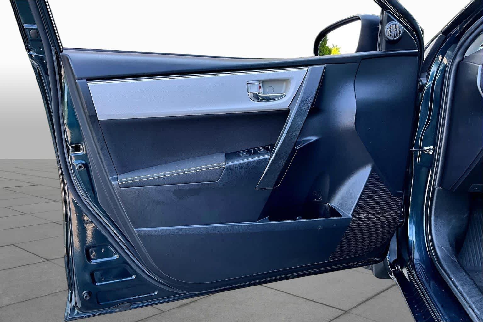 Used 2019 Galactic Aqua Mica Toyota LE image 21