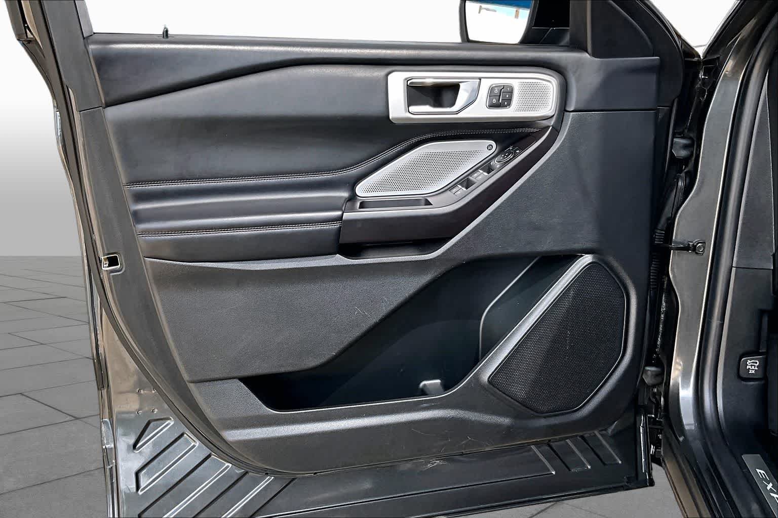 Used 2020 Magnetic Ford Platinum image 22
