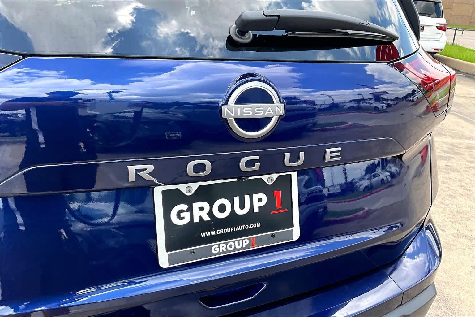Used 2025 Deep Ocean Blue Pearl Nissan SV image 29