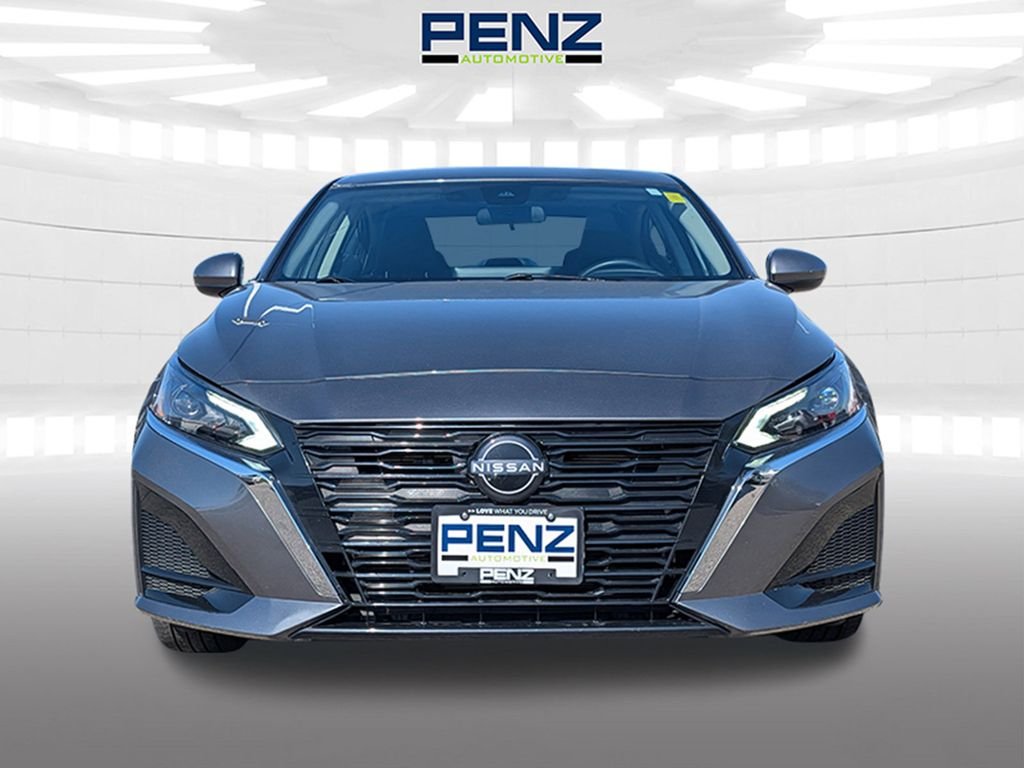 Used 2025 Nissan Altima SV with VIN 1N4BL4DV8SN300202 for sale in Rochester, Minnesota