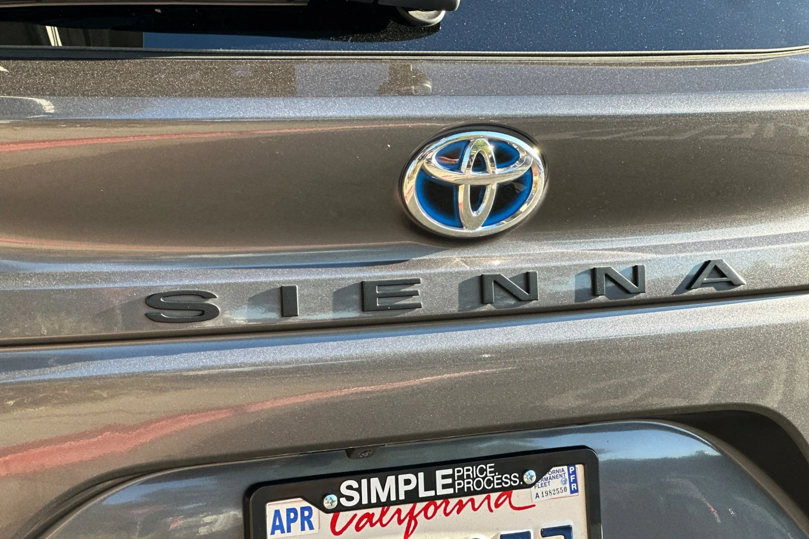 2025 Toyota Sienna XLE - Photo 17