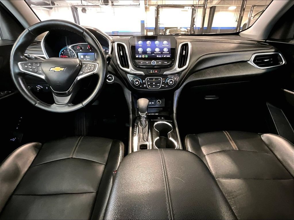 Used 2023 IRIDESCENT PEARL TRICOAT Chevrolet Premier image 22