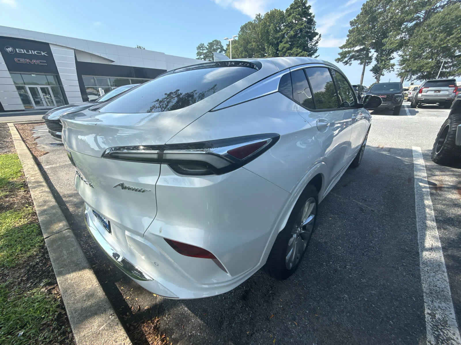 Certified Used 2024 White Frost Tricoat Buick Avenir image 4