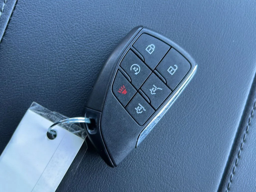 Certified Used 2025 Gray Chevrolet Z71 image 34