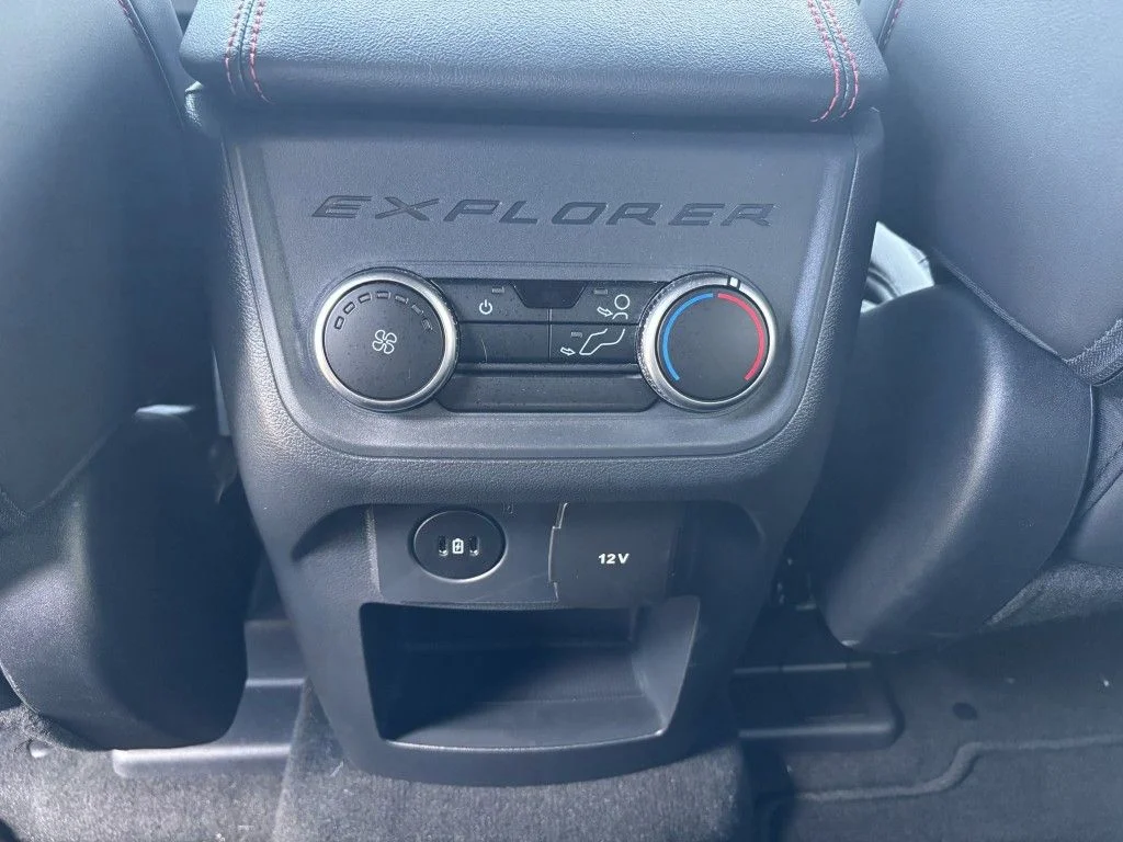 2026 Ford Explorer ST-Line - Photo 18