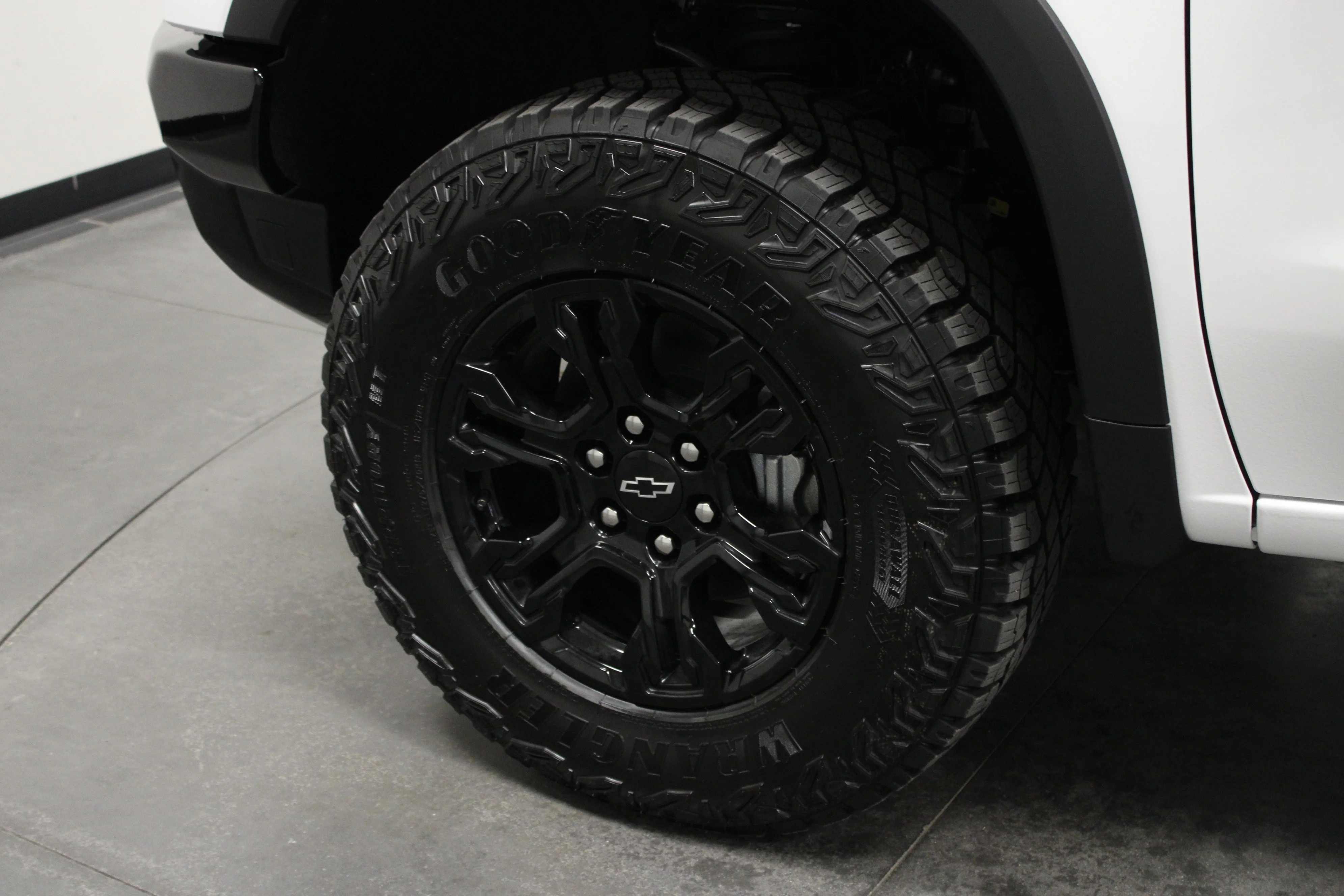 2026 Chevrolet Silverado 1500 ZR2 - Photo 10