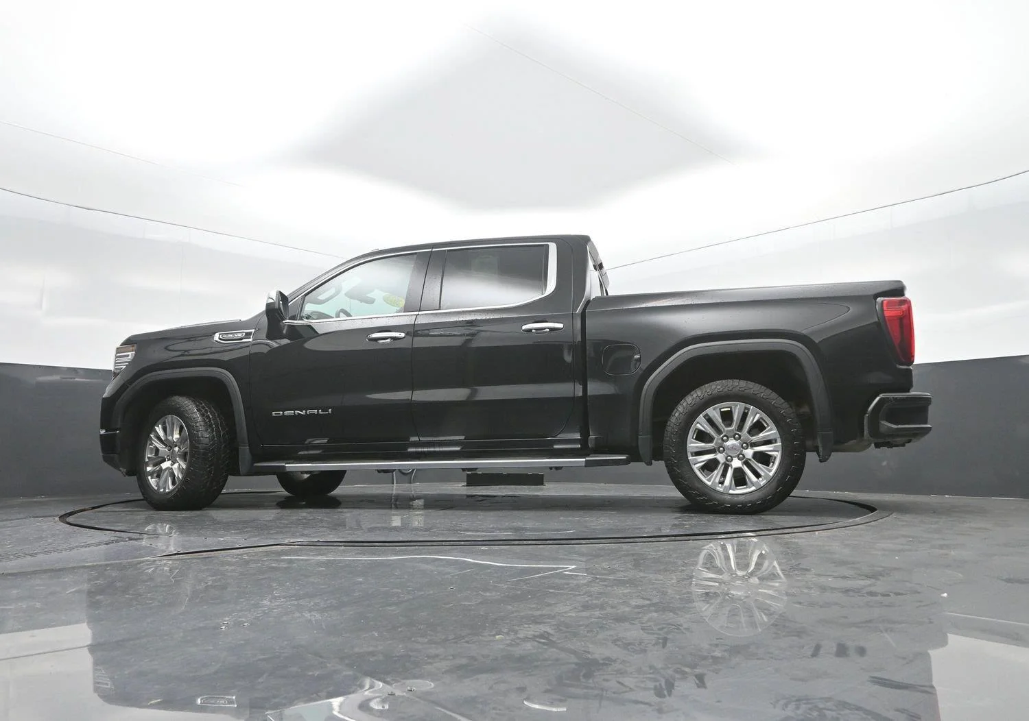Used 2023 Onyx Black GMC Denali image 39