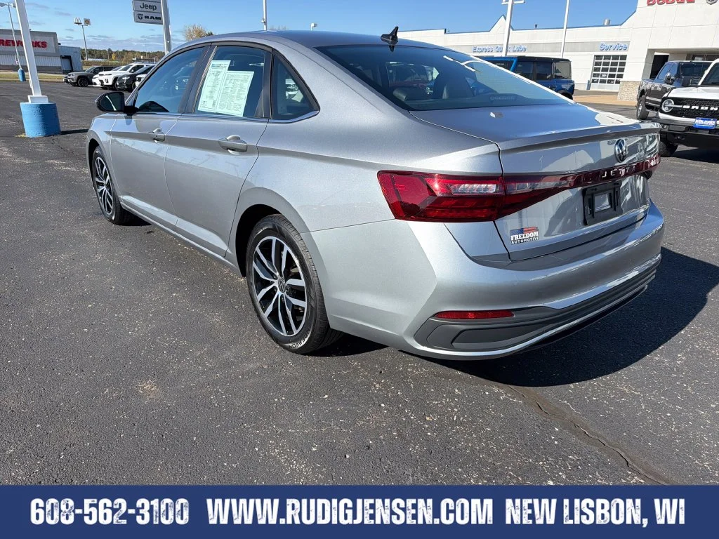 Used 2025 Gray Volkswagen 1.5T SE image 3