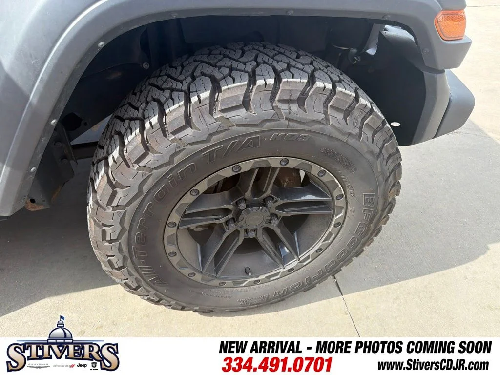Used 2023 Gray Jeep Sport S image 12