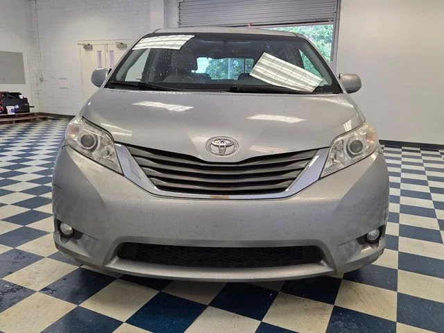 Used 2013 Silver Toyota XLE image 2