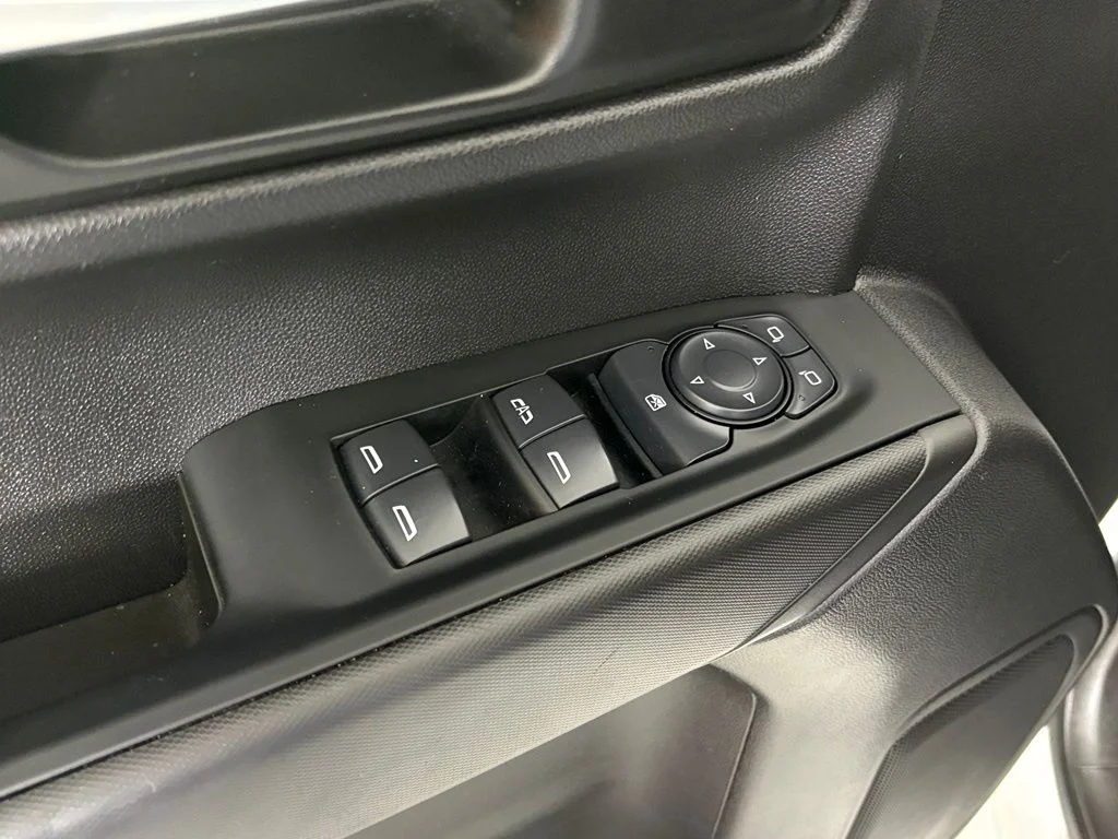 Used 2024 White Chevrolet Custom image 17
