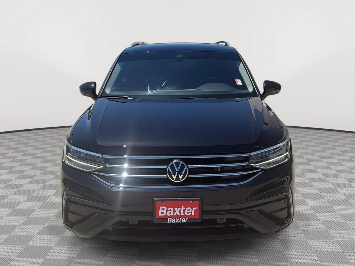 Used 2023 BLACK Volkswagen SE image 18