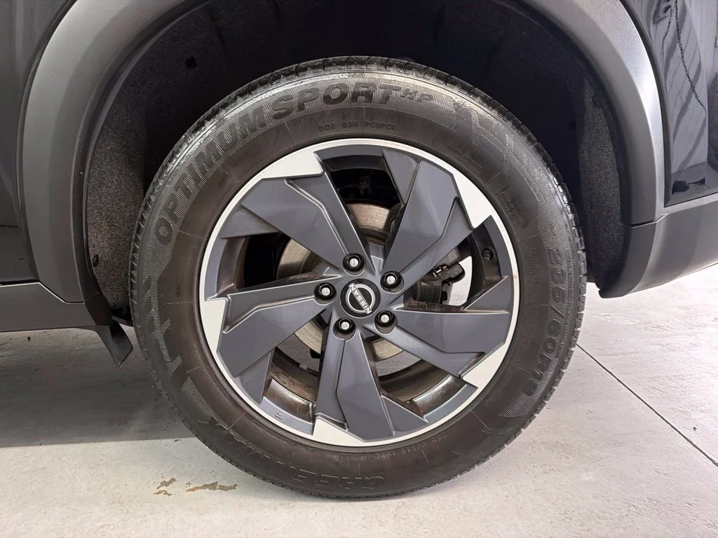 Used 2024 Super Black Nissan SV image 9