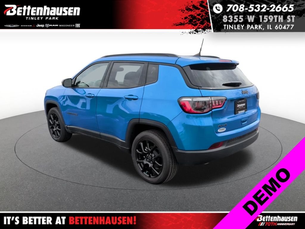 New 2026 Hydro Blue Pearl-Coat Exterior Paint Jeep Latitude image 7