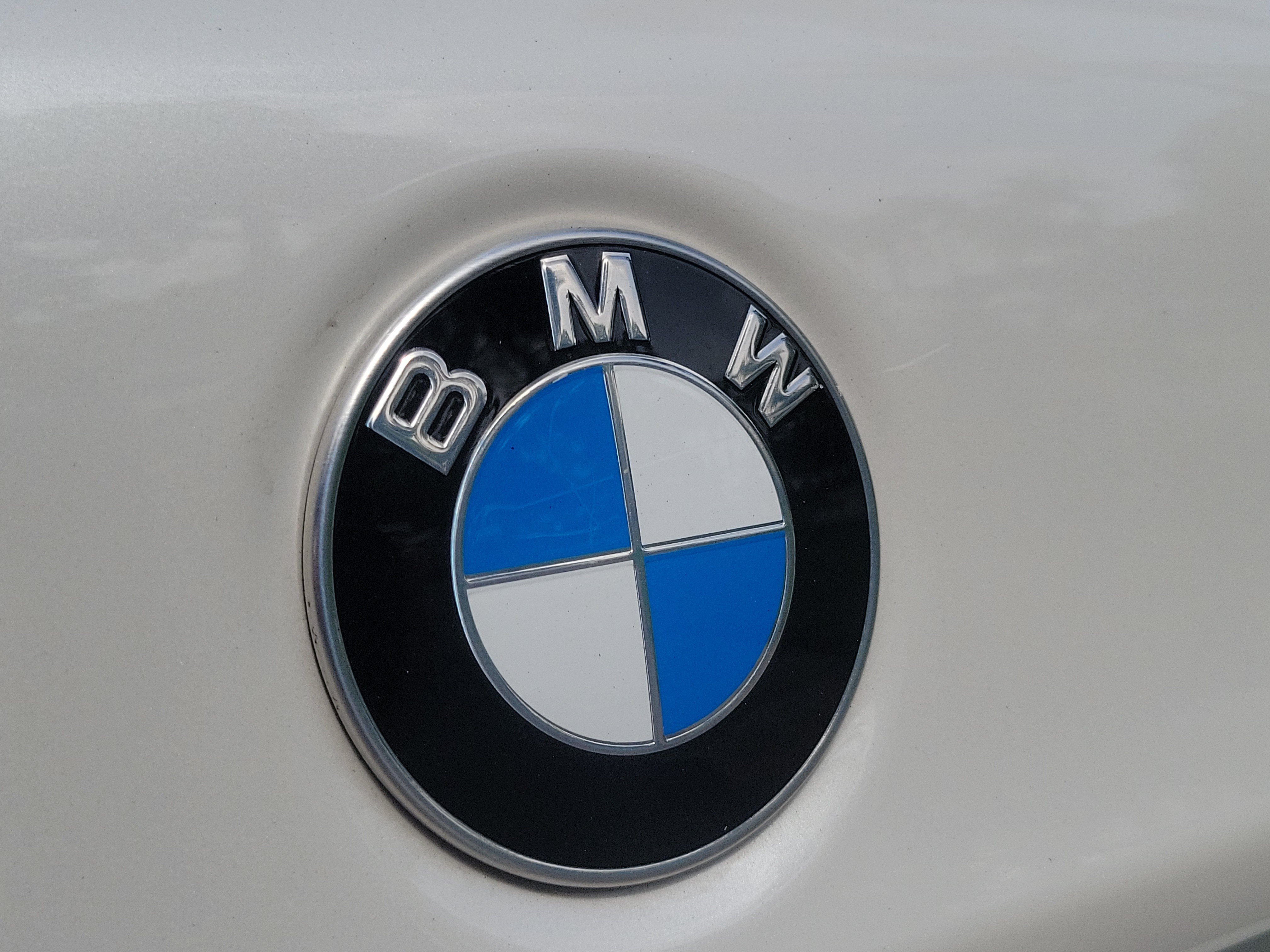 Certified Used 2023 Mineral White Metallic BMW 540i image 6