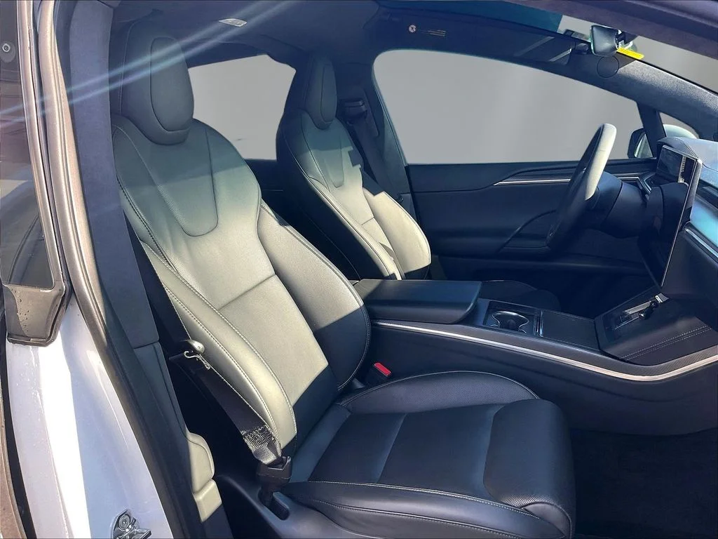 Used 2022  Tesla Plaid image 30