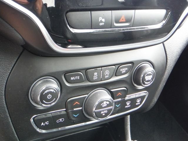 Used 2020 Silver Jeep Limited image 23