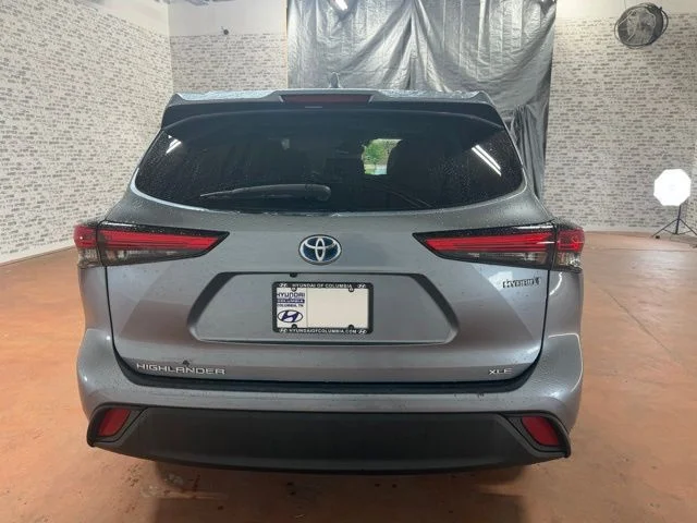 Used 2021 Gray Toyota XLE image 5