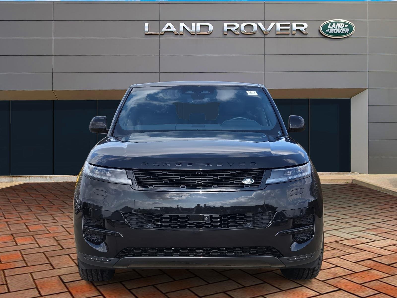 Used 2025 Santorini Black Metallic Land Rover SE image 2