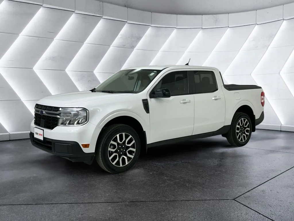 Used 2024 White Ford Lariat image 3