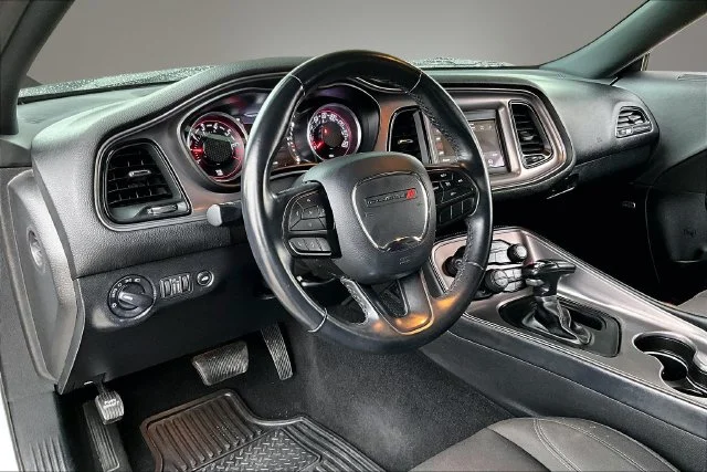 Used 2023 White Dodge SXT image 16