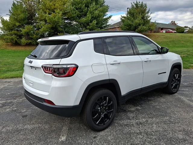 New 2026 White Jeep Latitude image 7