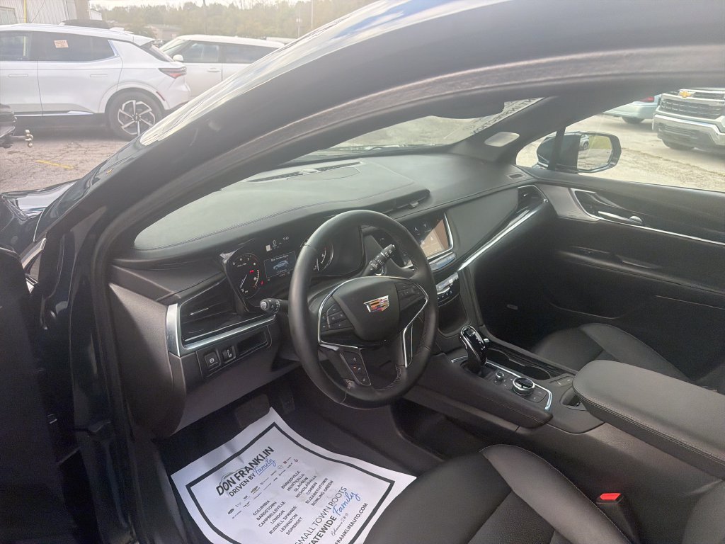 Used 2025 Green Cadillac Premium Luxury image 18