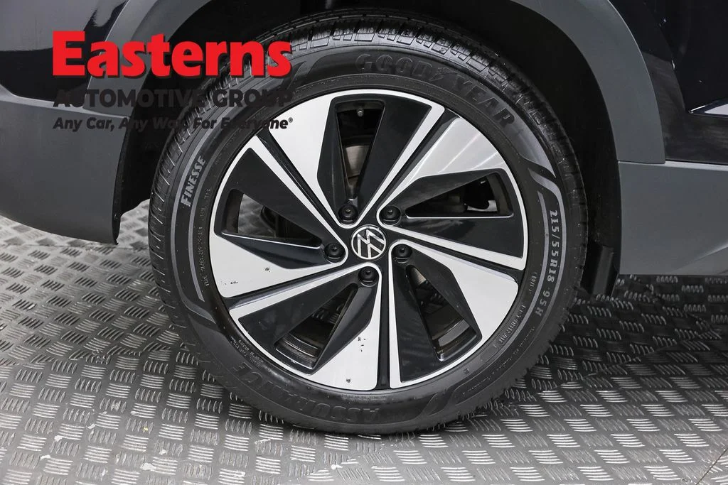 Used 2025 Black Volkswagen 1.5T SE image 29