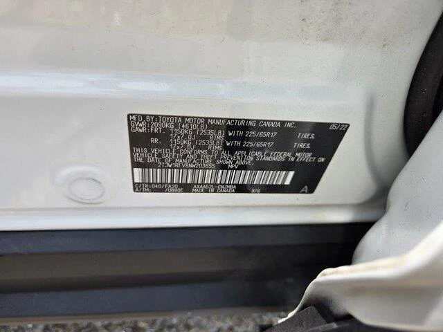 Used 2022 White Toyota XLE image 33