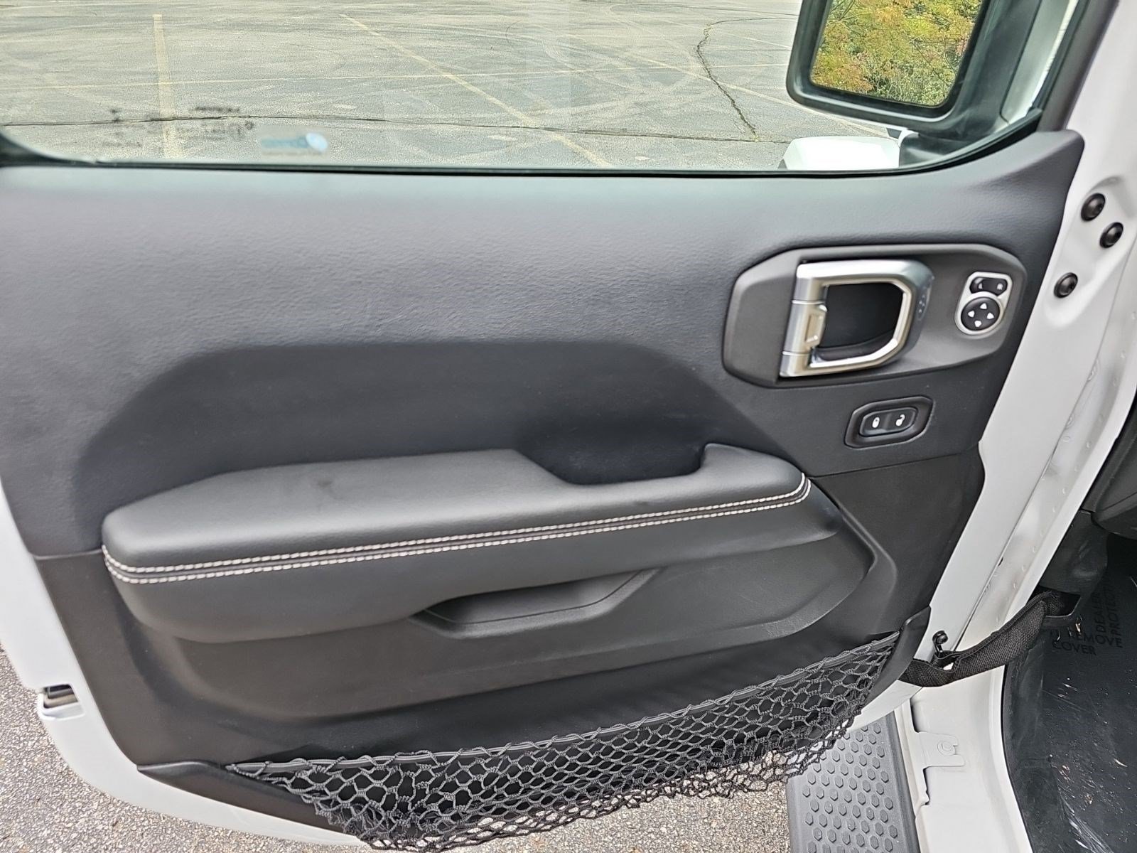 Used 2019 Bright White Clearcoat Jeep Sahara image 19
