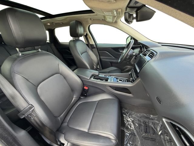 Used 2020  Jaguar 25t Premium image 16