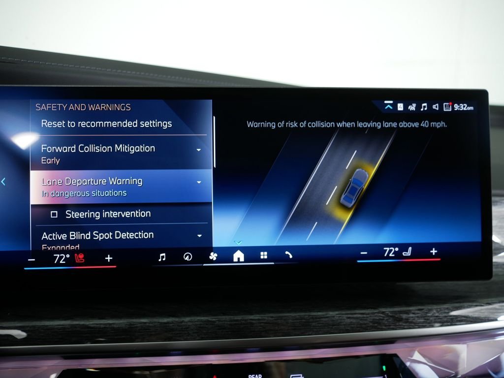 2025 BMW 7 Series 750e - Photo 42