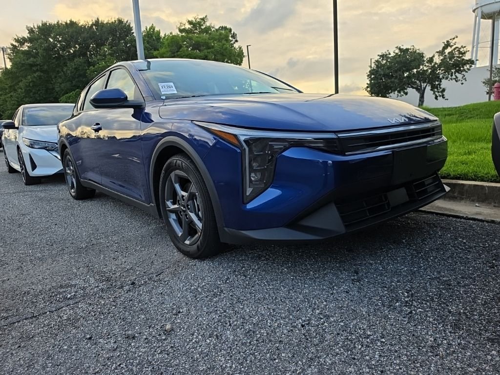 2025 Kia K4 LXS AT's photo