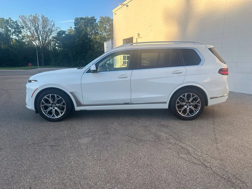 Certified Used 2024 Alpine White BMW xDrive40i image 3